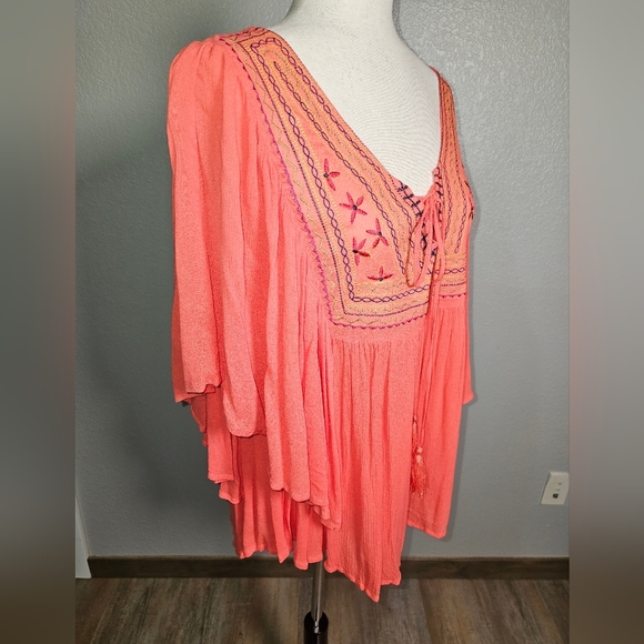 NWT Butterfly Sleeve, Embroidered, Flowy, 100% Rayon, Summer Blouse Top Lg - Picture 2 of 13